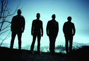 Coldplay surprinde cu noua melodie “Midnight”
